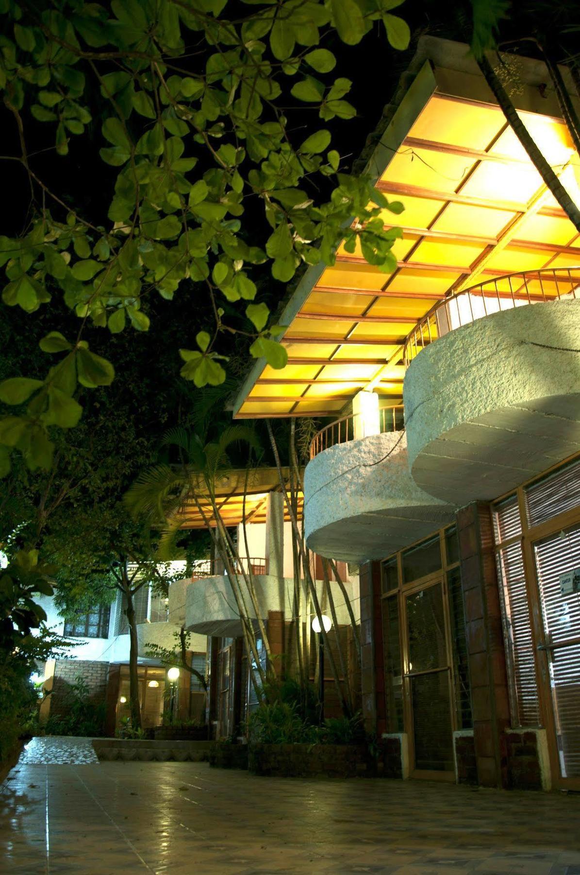 Hotel Restaurante Cesar Managua Bagian luar foto